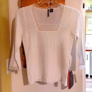 NWT WOMENS SWEATER